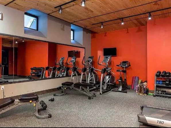 949 Willoughby Avenue image 14 of 16