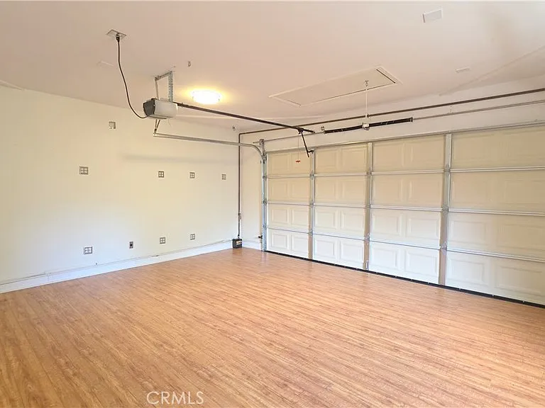 182 E Green St — Photo 29