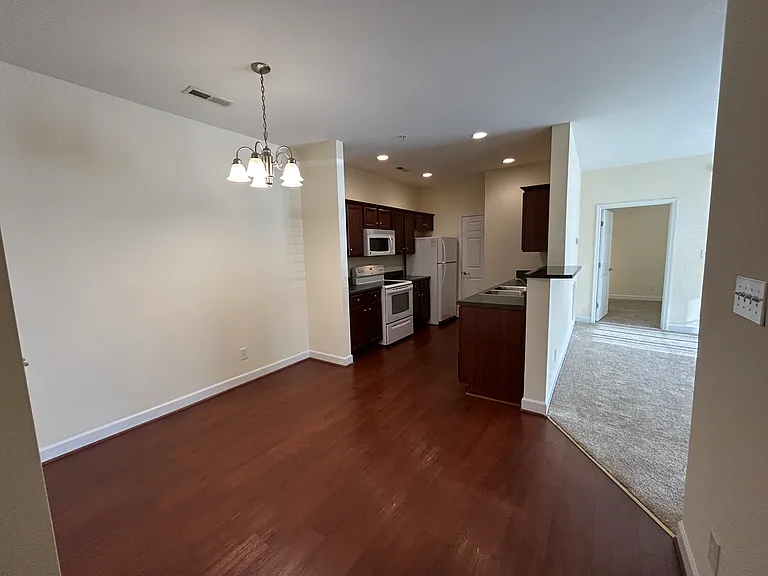 Kendall Square Apartments — Photo 21