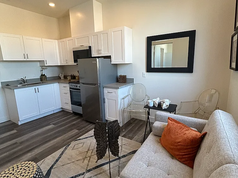 1012 E 25th St #204 — Photo 2