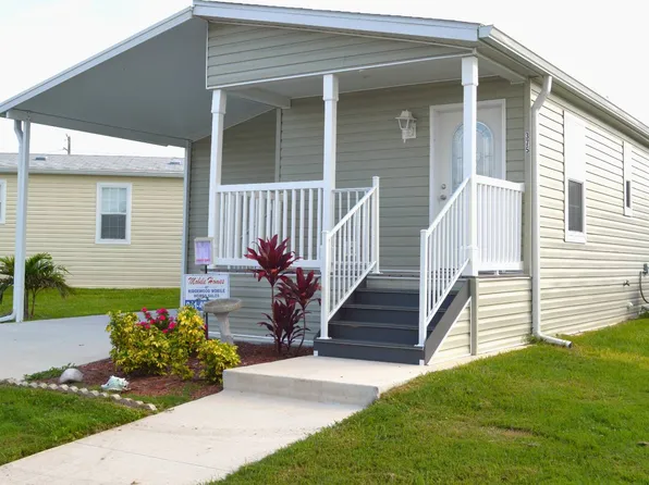 375 Jacaranda Cir, Venice, FL 34285