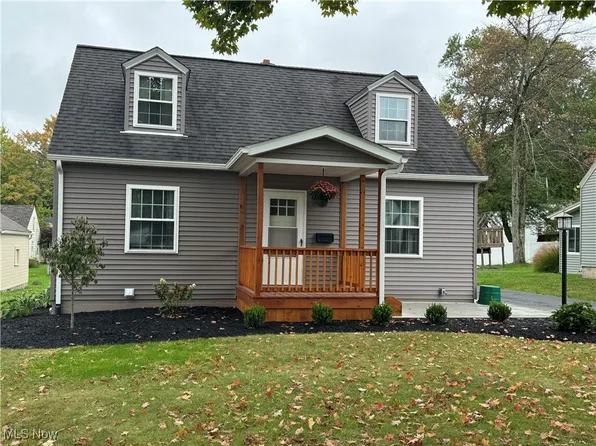47 Edgewater Dr, Youngstown, OH 44514