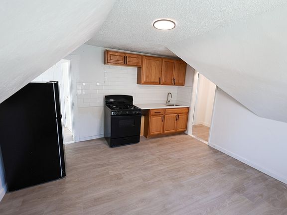 4th image of 8 Colonial Ave APT 3