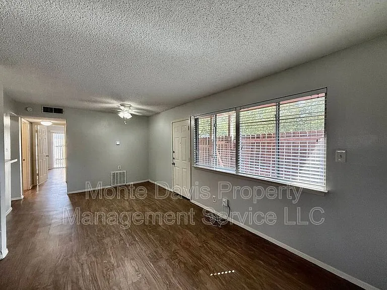 8909 Parkfield Dr #102 — Photo 4