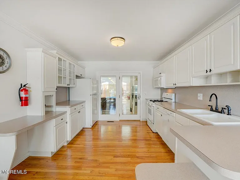 74 Seneca Pl — Photo 14
