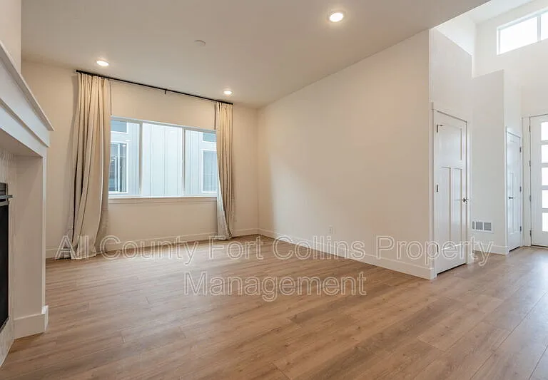 5967 Rendezvous Pkwy — Photo 13
