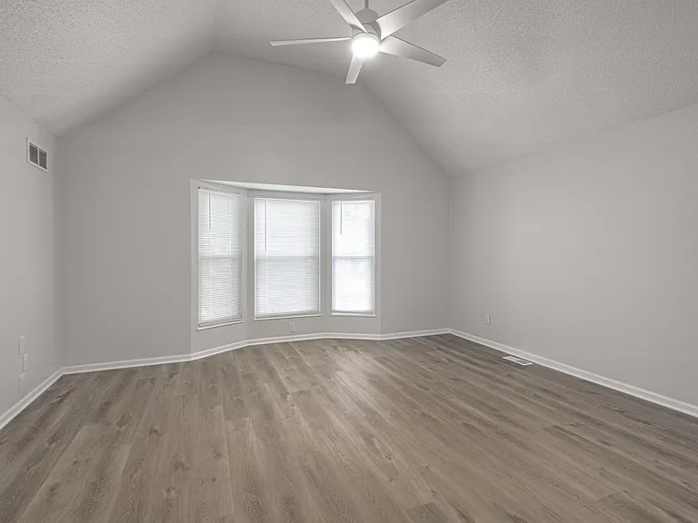 1305 La Chateau Dr — Photo 12