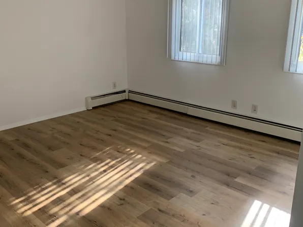 160 S Viant St APT B, Lowell, IN 46356