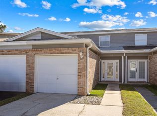 1832 Whispering Oaks Ln, Fort Walton Beach, FL 32547