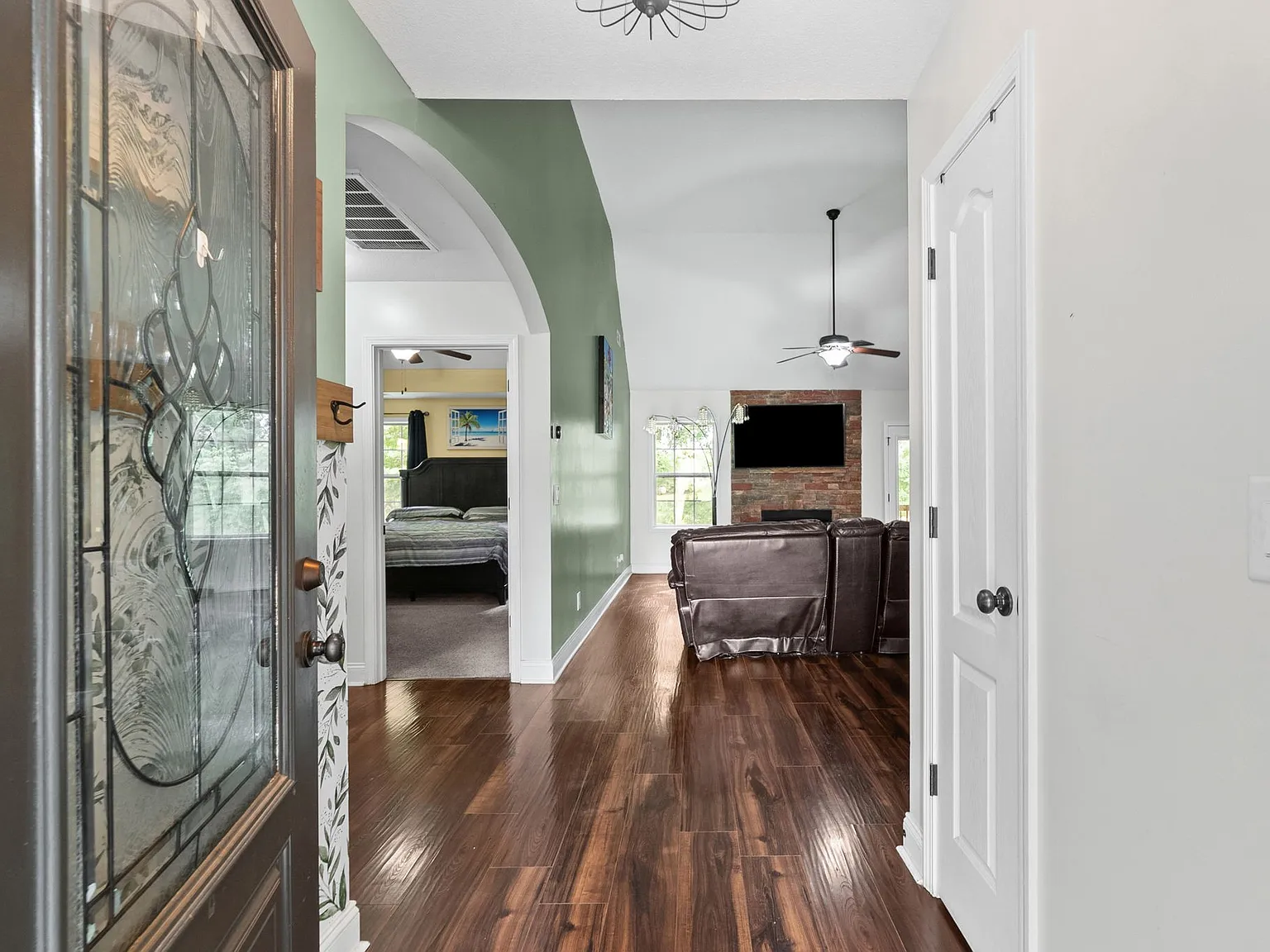 4 bed, 2.5 bath, 1910 sqft, $2,100 — Photo 4