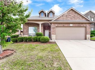 10033 Grey Crow Dr, Fort Worth, TX 76177