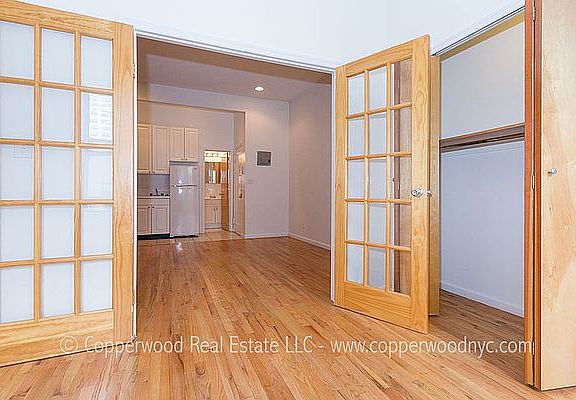 4th image of 310 E 85th St APT 4D