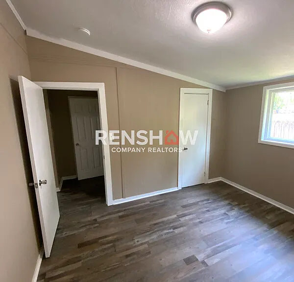 105 W College St #1 — Photo 9