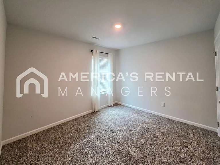 1508 Heritage Cir SE — Photo 11