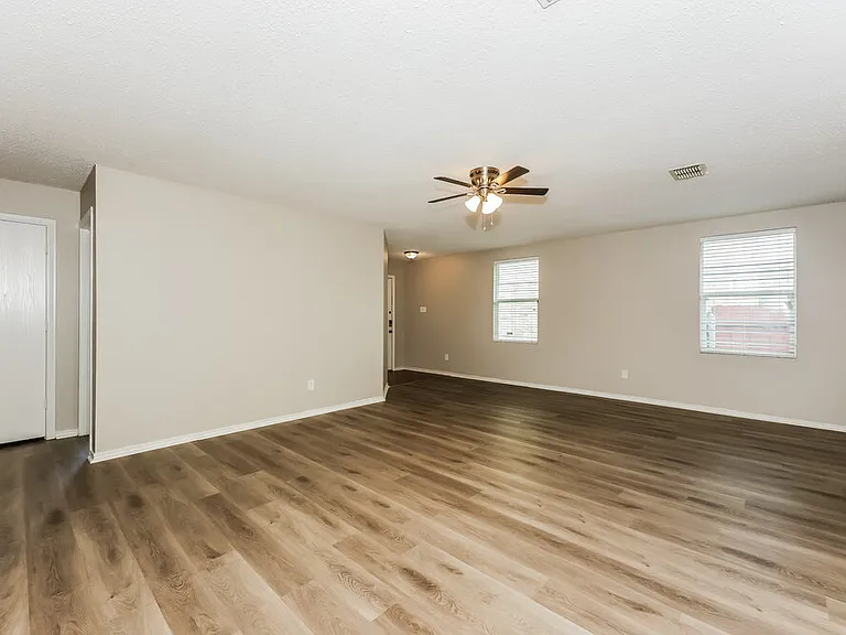 9128 Garden Springs Dr — Photo 3