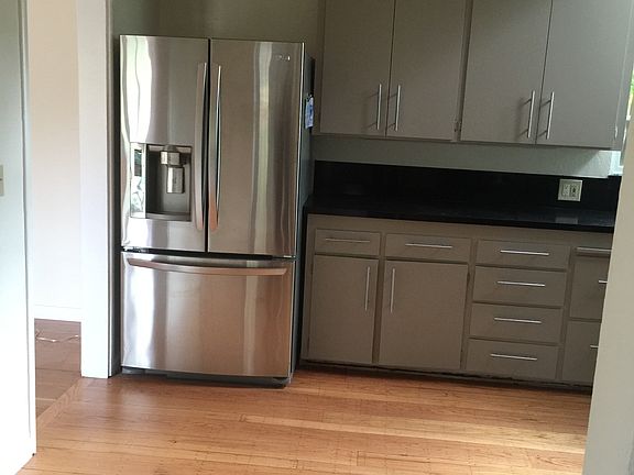 4th image of 428 Oak Ct
