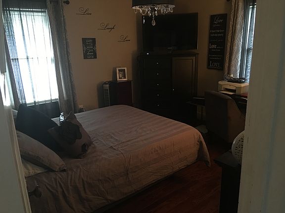 2nd image of 217 Peach Orchard Ave E