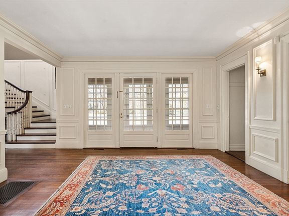 2nd image of 570 Bridge St