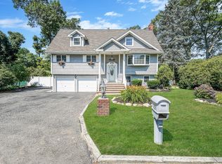 172 Avenue C, Holbrook, NY 11741