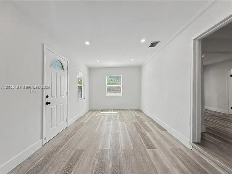 228 NW 39th St #228 — Photo 6