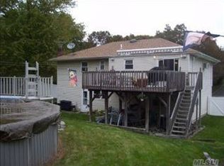 212 Buffalo Ave, Medford, NY 11763