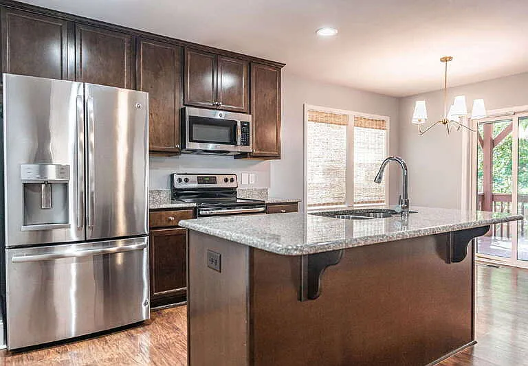 555 N Saylor St — Photo 8