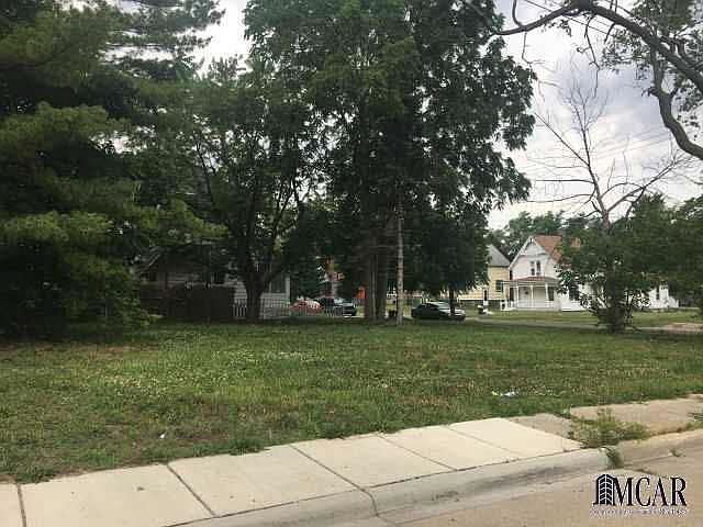 2nd image of 728 E 4th St