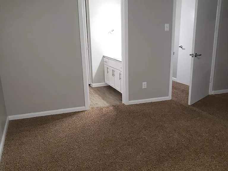 Camelot Apartments — Photo 78