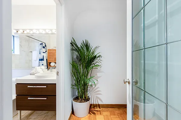 Sold by R New York | media 5