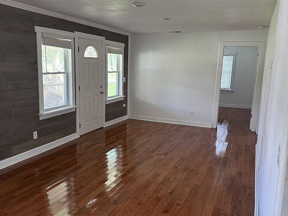 3rd image of 303 Mint Rd
