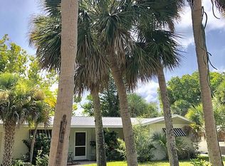451 Island Cir, Sarasota, FL 34242