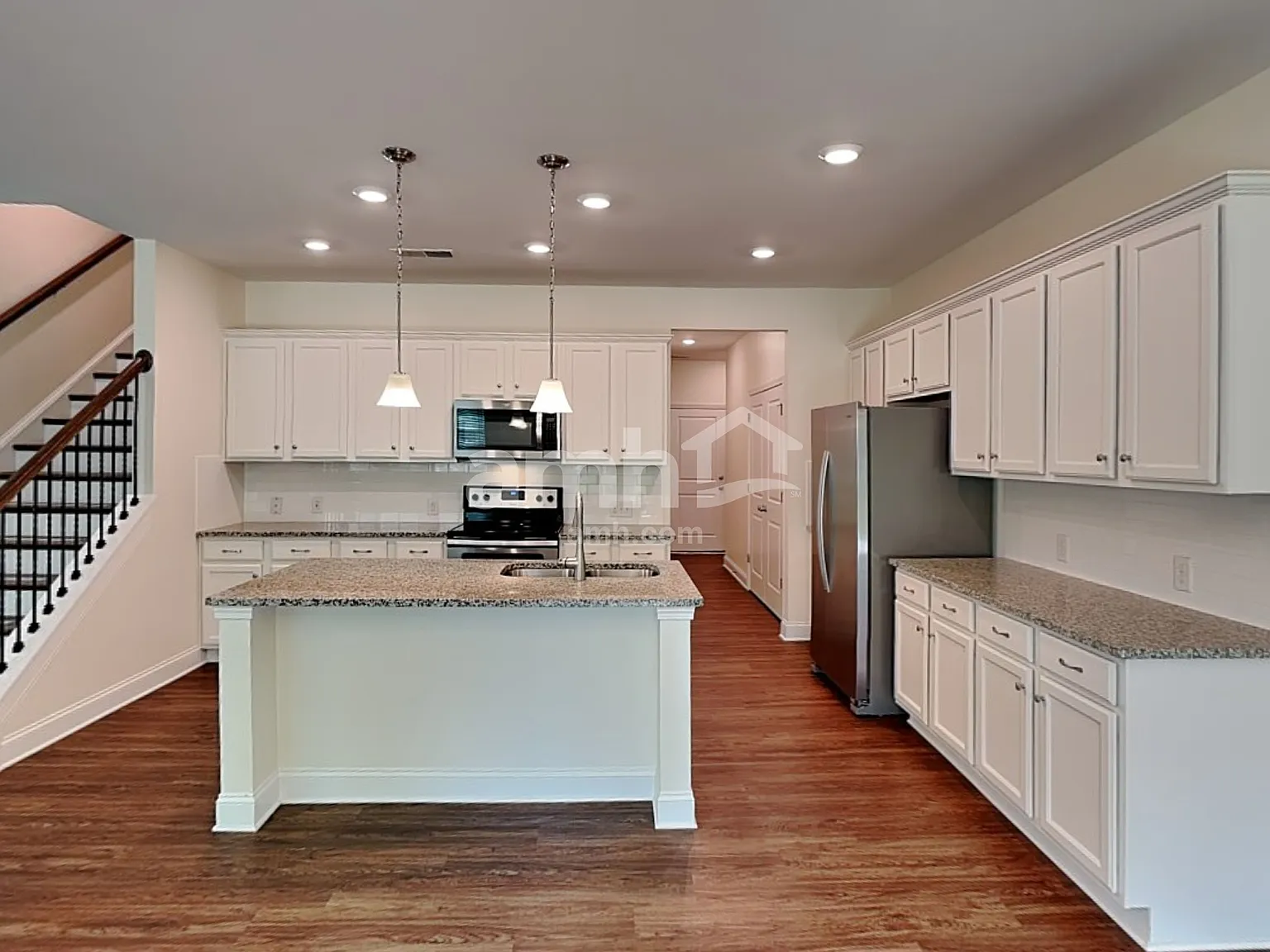 5 bed, 4.0 bath, 2675 sqft, $2,820 — Photo 3
