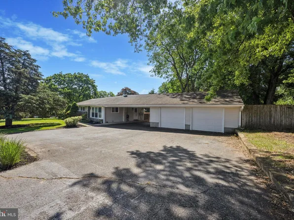 4 Riddlewood Dr, Media, PA 19063