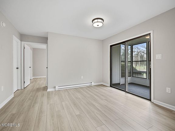 5th image of 127 Amberly Drive #C