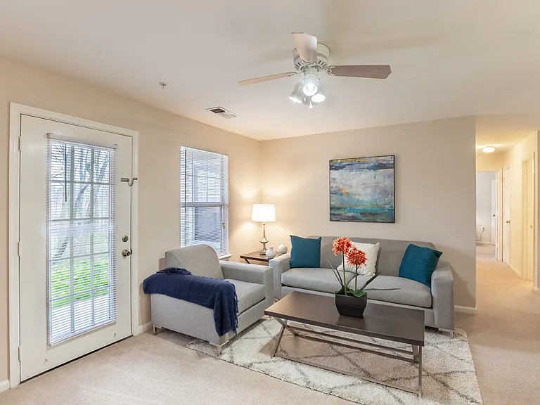 Somerset Pointe — Photo 2