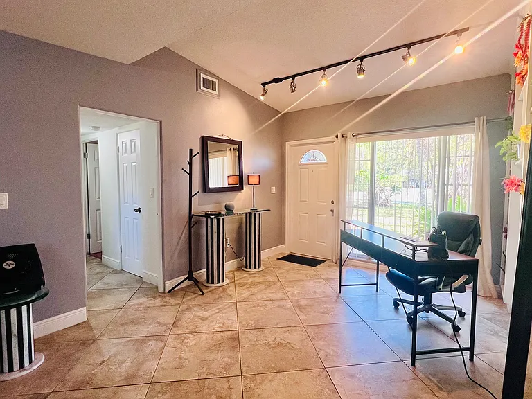 610 Ventura Ave — Photo 19
