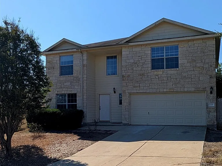 1209 Amberwood Loop — Photo 1