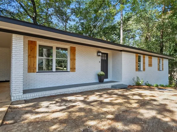 3904 Blackberry Ln, Northport, AL 35473