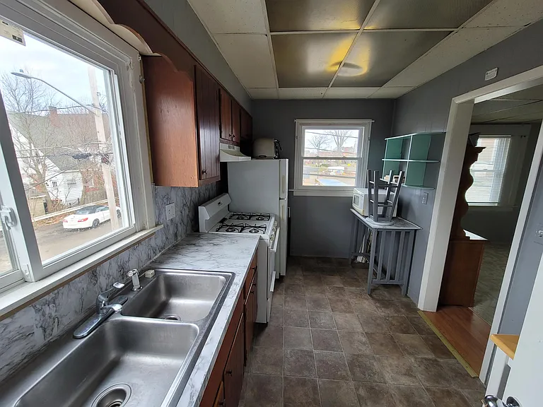 210 W 5th St #2 — Photo 4