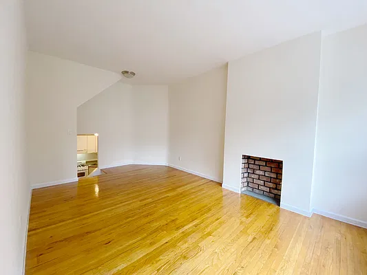 Rented by City Connections Realty | media 2