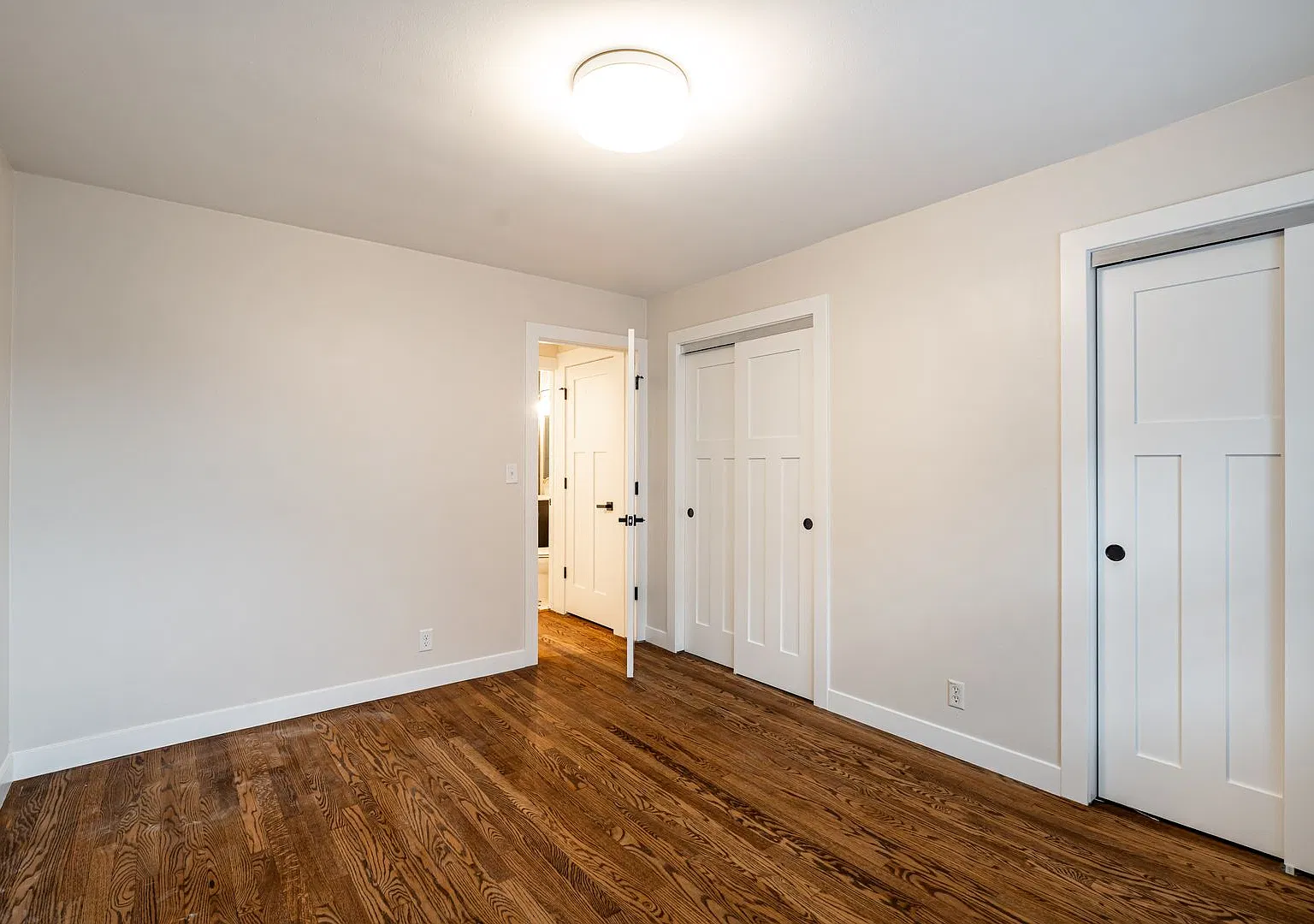 2600 E Kenwood Blvd — Photo 4