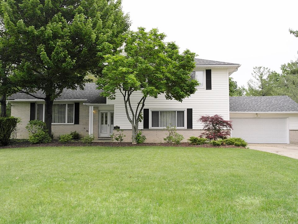 1st image of 823 Colony Dr.