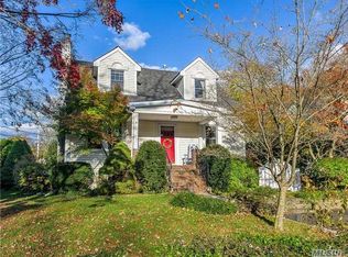 44 Cedar Valley Ln, Huntington, NY 11743