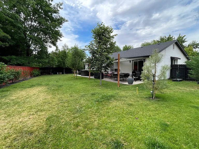 8405 W Pamela St — Photo 16