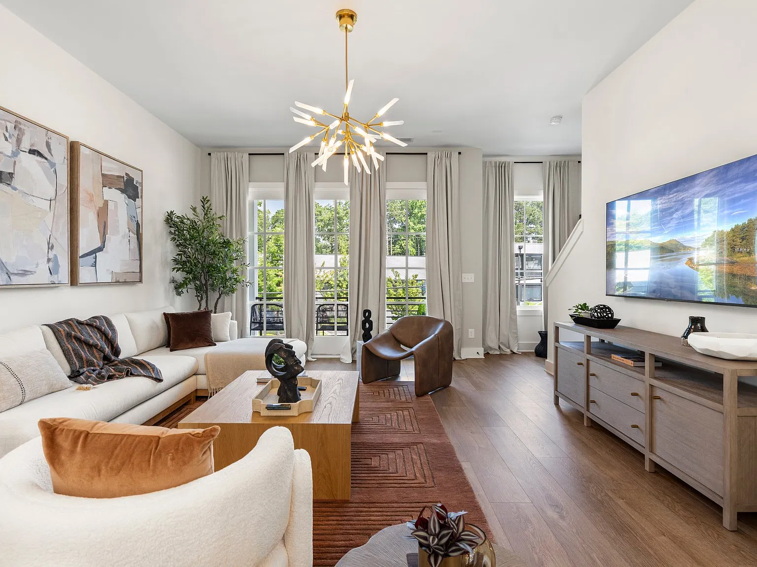 3 bed, 1500 sqft, $4,050 — Photo 2