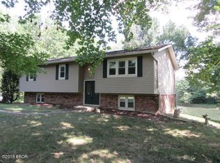 12442 E Lakeview Dr, Mount Vernon, IL