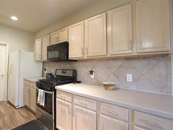 The stove/oven is a recent addition. (2020)