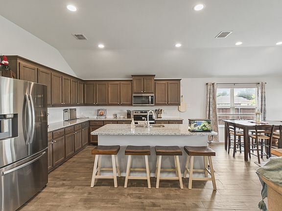 3rd image of 602 Ridge View Way