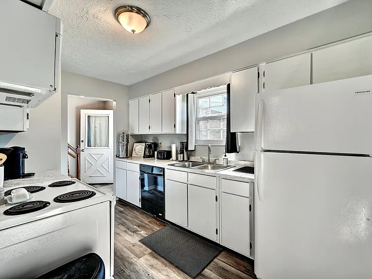 13 Airview Dr — Photo 7