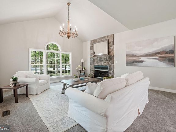 4th image of 10829 Perrin Cir